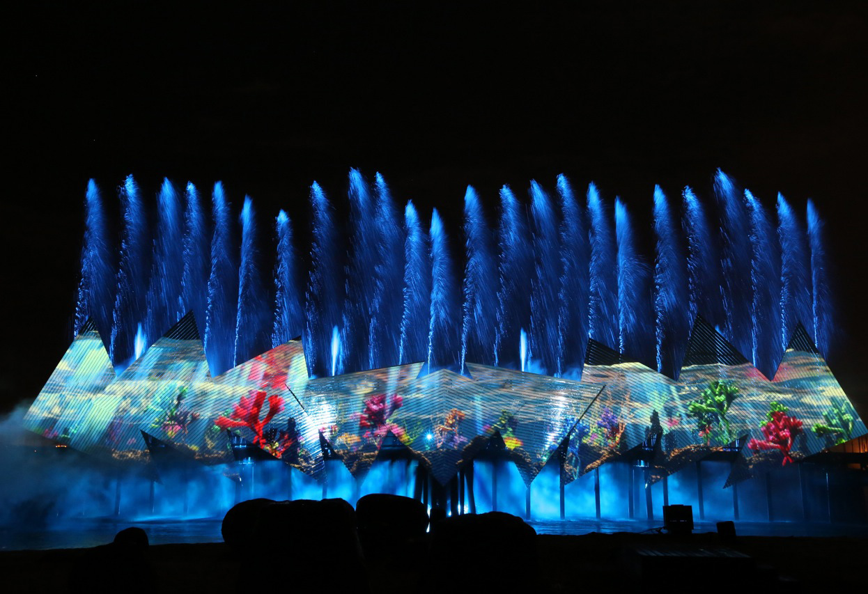 Spectacle aquatique Wings of Time par Crystal