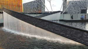 Bras mécaniques pour un show aquatique par Crystal