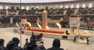 Effets pour l'attraction le signe du triomphe par Crystal, spécialiste des effets d'eau et de feu