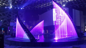 Bras mécaniques pour un show aquatique par Crystal