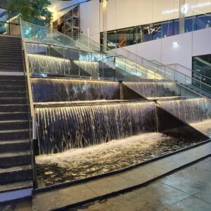 Escalier aquatique au centre commercial Mon grand Plaisir par Crystal