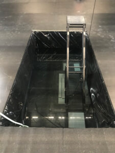 Plateforme élévatrice pour spectacle aquatique réalisée par Crystal