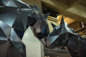 Sculpture en miroir monumentale réalisée par Crystal