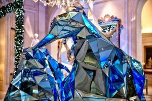 Sculpture en miroir monumentale réalisée par Crystal