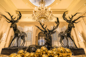 Sculpture en miroir monumentale réalisée par Crystal