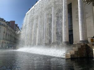 Cascades et Murs d'eau créés par les équipes d'experts de Crystal