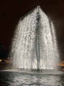 Cascades et Murs d'eau créés par les équipes d'experts de Crystal
