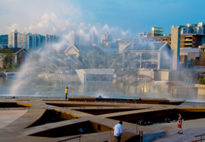 Show aquatique avec écrans d'eau réalisés par les équipes d'experts de Crystal