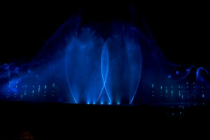 Photo d'un spectacle aquatique avec des jets robotisés réalisé par Crystal