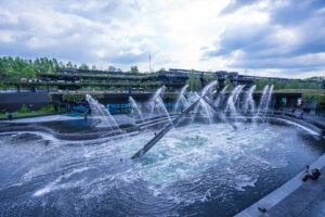 Bras mécaniques pour show aquatiques réalisés par Crystal