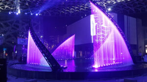 Bras mécaniques pour show aquatiques réalisés par Crystal