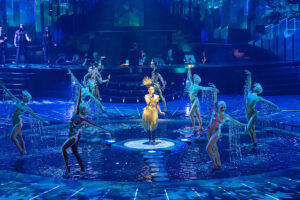 Plateforme élévatrice pour spectacle aquatique réalisée par Crystal