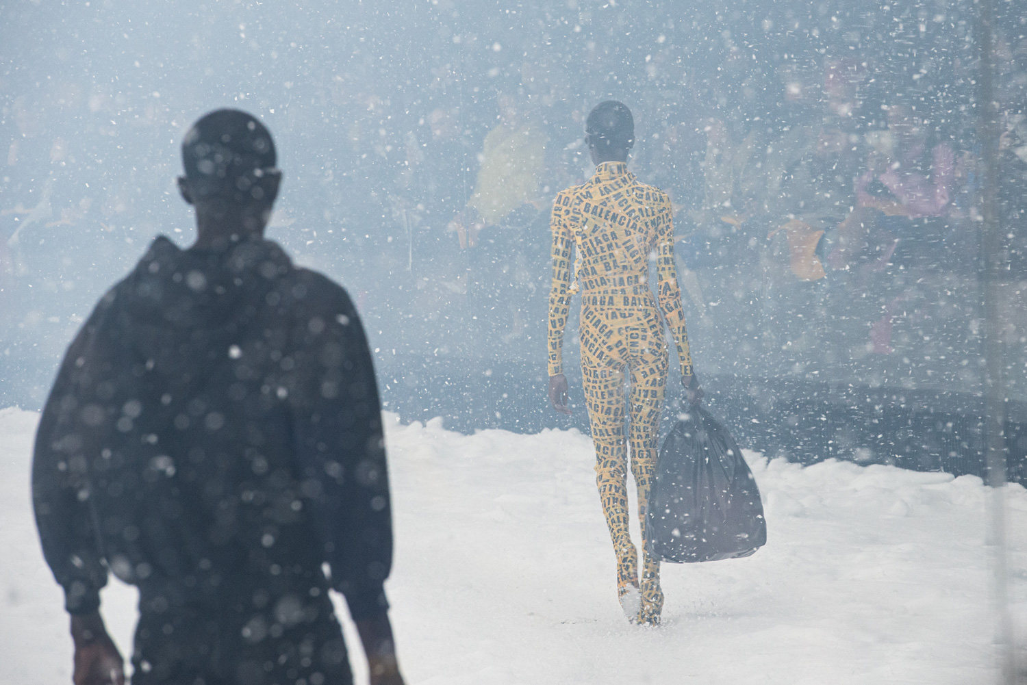 Snow Storm - La Mode en Images for Balenciage