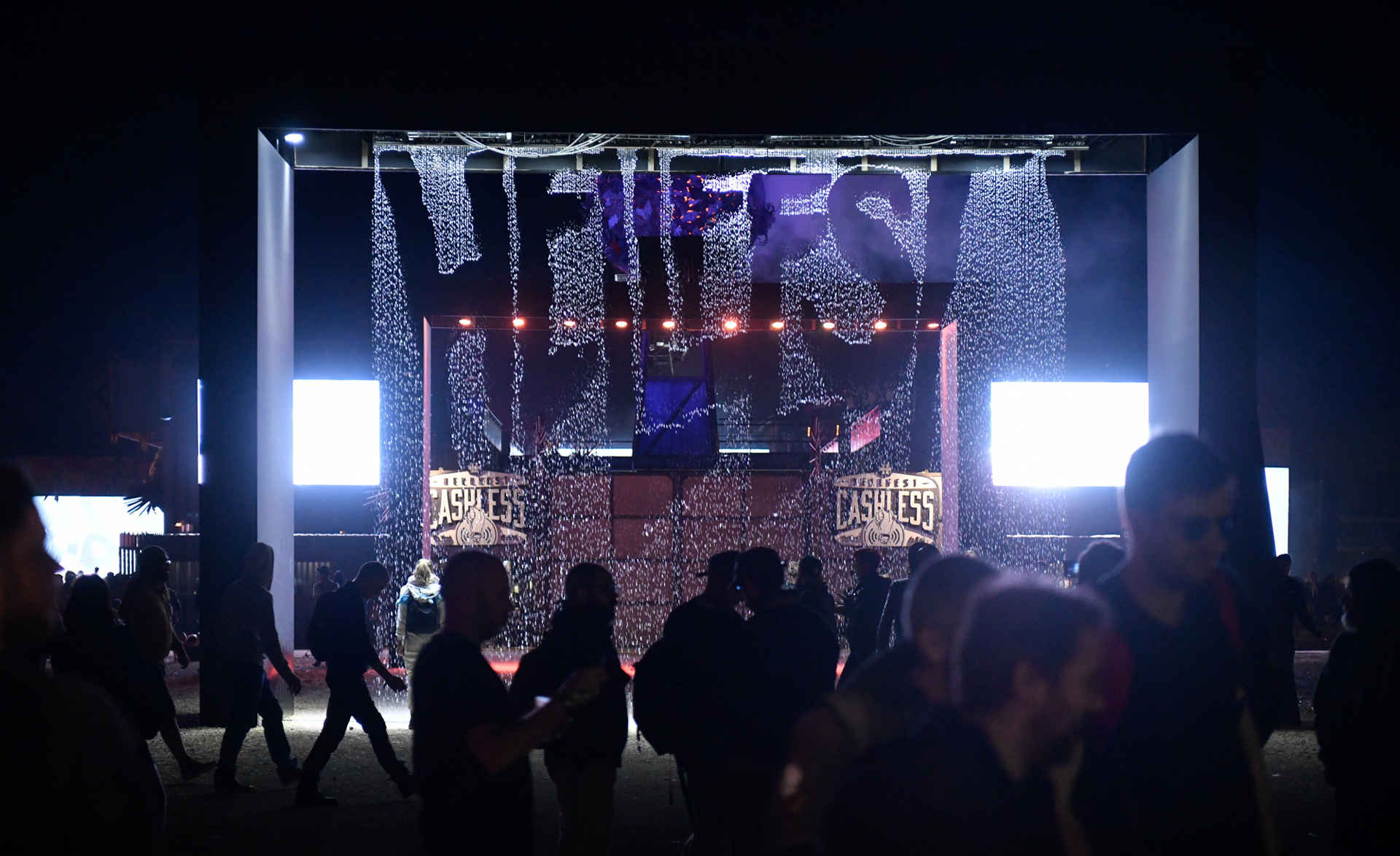 HELLFEST - Pixel Fall Water Curtain - Hellfest Festival - Crystal
