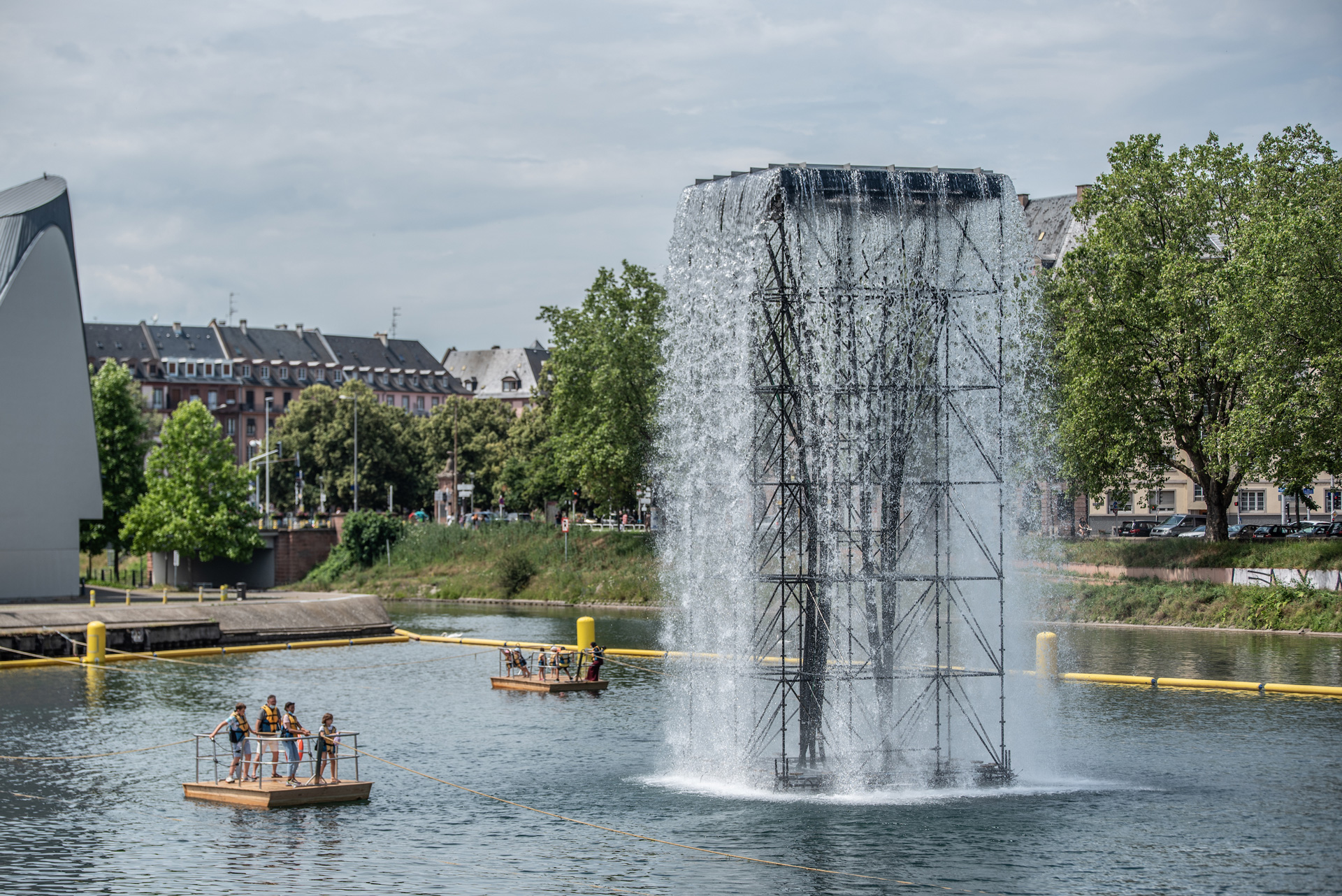 Ville de Strasbourg - Giant Waterfall - Crystal