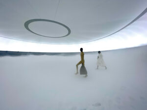 Snow Storm - La Mode en Images for Balenciage