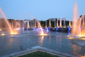 Chateau de Versailles - Fountains Shows - Crystal