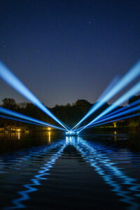 Spectacle aquatique de drones par Crystal