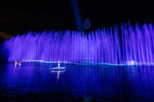 Spectacle aquatique de drones par Crystal