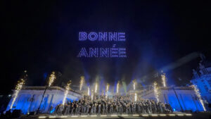 Spectacle de drones par Crystal, réalisation de textes