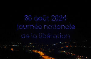 Spectacle de drones par Crystal, réalisation de textes