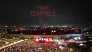 Spectacle de drones par Crystal, réalisation de textes