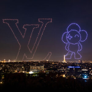 Spectacle de drones par Crystal avec création de logos et de formes