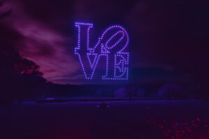 Spectacle de drones par Crystal, réalisation de textes