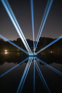 Spectacle aquatique de drones par Crystal