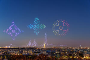 Spectacle de drones par Crystal avec création de logos et de formes