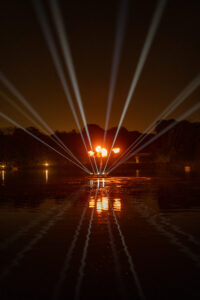 Spectacle aquatique de drones par Crystal