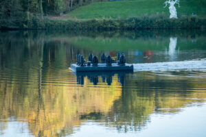 Spectacle aquatique de drones par Crystal