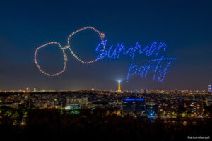 Spectacle de drones par Crystal, réalisation de textes