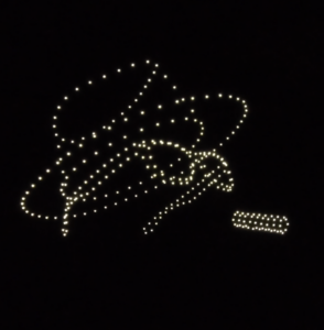 Spectacle de drones par Crystal avec création de logos et de formes