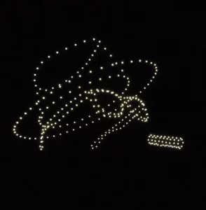 Spectacle de drones par Crystal avec création de logos et de formes