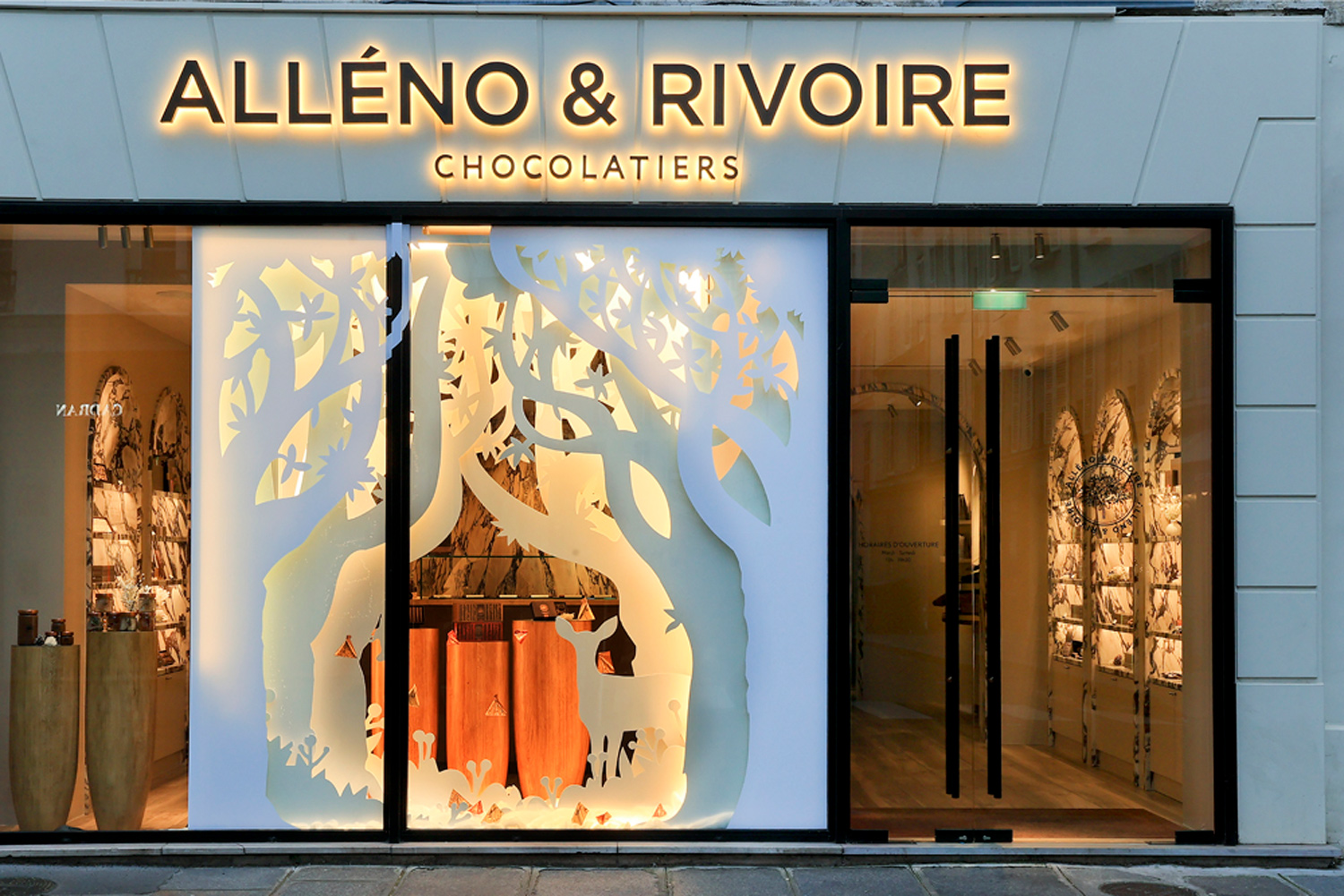 ALLENO & RIVOIRE - Christmas Displays BY CRYSTAL