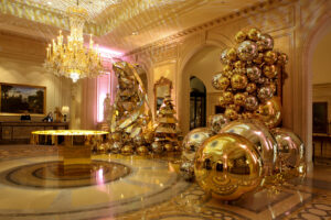 FOUR SEASONS - GEORGE V - Gold Christmas Scenography