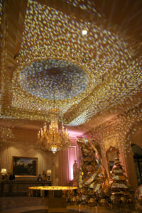 FOUR SEASONS - GEORGE V - Gold Christmas Scenography