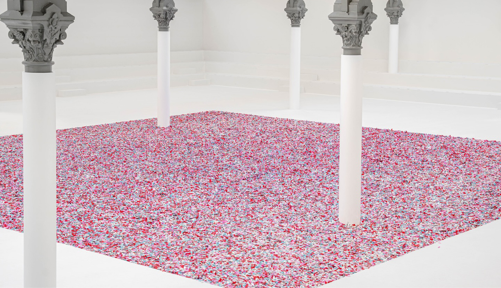 COURRÈGES - A cloud of confetti - CRYSTAL