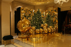FOUR SEASONS - GEORGE V - Gold Christmas Scenography