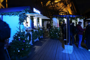 EIFFEL TOWER - Christmas Market decor Set Up by Crystal