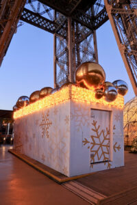 EIFFEL TOWER - Christmas Terrace Under a Golden Bubble for Umanis