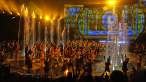 Effets d’eau et fontaines créées par les équipes de CRYSTAL pour House of Dancing Water, créateurs d'événement.