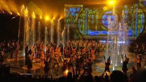 Effets d’eau et fontaines créées par les équipes de CRYSTAL pour House of Dancing Water, créateurs d'événement.