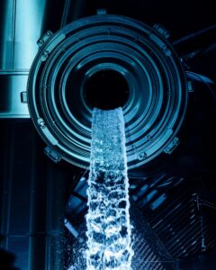 Cascades d’eau créées par les équipes de CRYSTAL pour l’Ushuaïa Ibiza, créateurs d'événement.