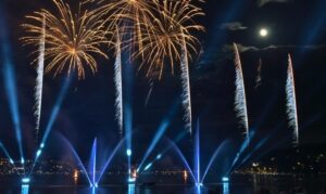 Fontaines créées par les équipes de CRYSTAL pour le festival du lac d'Annecy, créateurs d'événement.