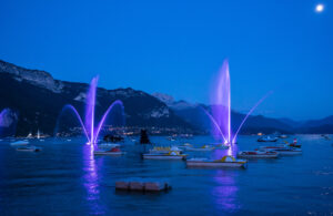 Fontaines créées par les équipes de CRYSTAL pour le festival du lac d'Annecy, créateurs d'événement.