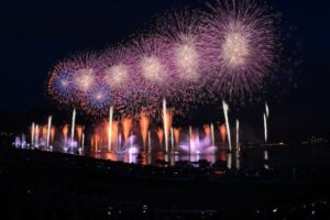 Fontaines créées par les équipes de CRYSTAL pour le festival du lac d'Annecy, créateurs d'événement.