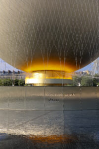 Miroir d'eau créé par les équipes de CRYSTAL les jeux olympiques Pairs 2024, créateurs d'événement.