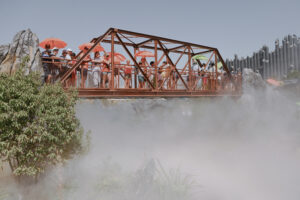 Effet de brouillard créé par les équipes de CRYSTAL pour le spectacle Mission Bermudes au Futuroscope, créateurs d’émotions.